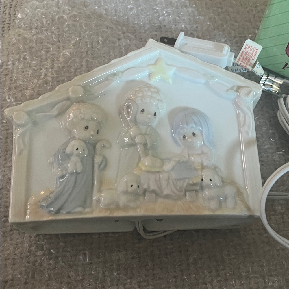 Precious Moments Porcelain Holiday Night Light Nativity new in box vintage